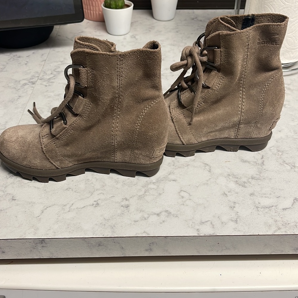 Sorels - Picture 3 of 3